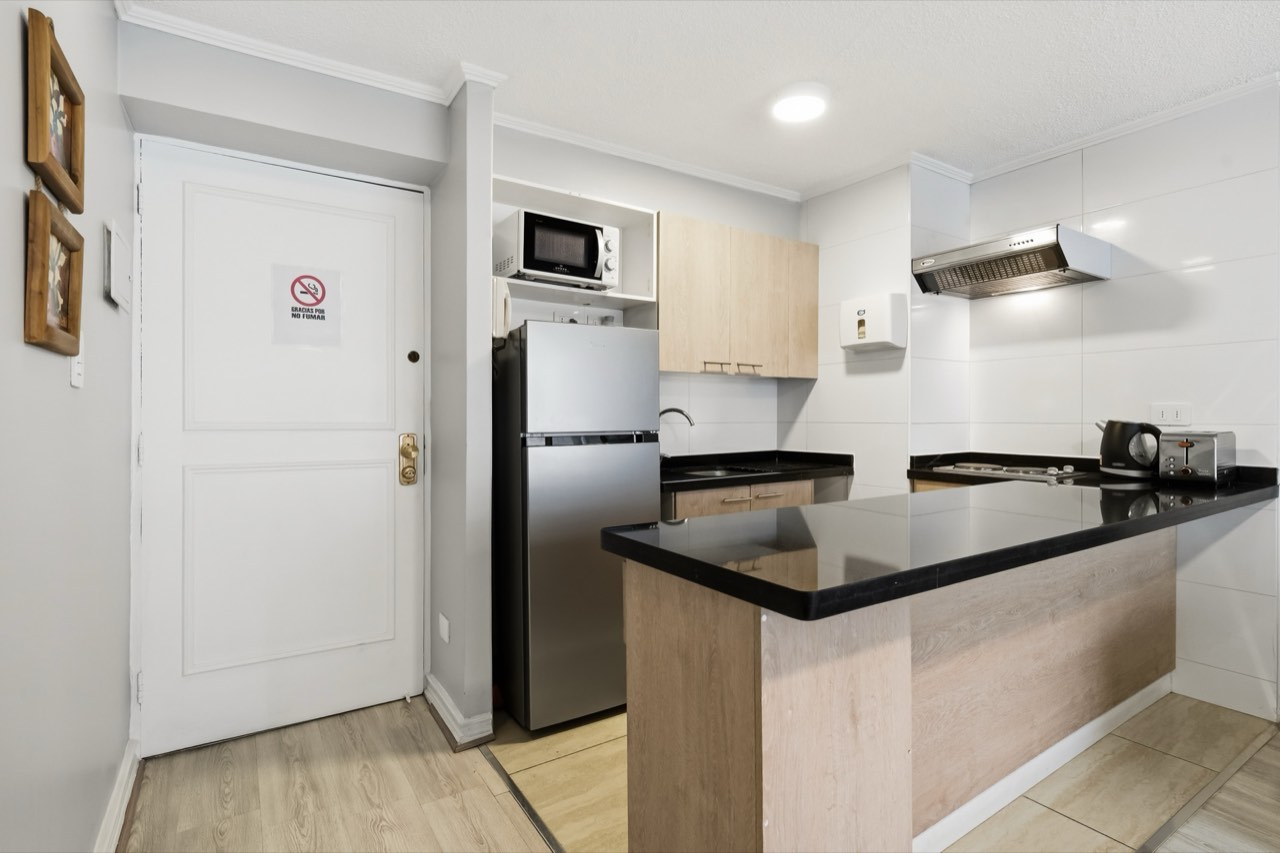 Cocina americana con barra - Suite 106 Suites Vitacura