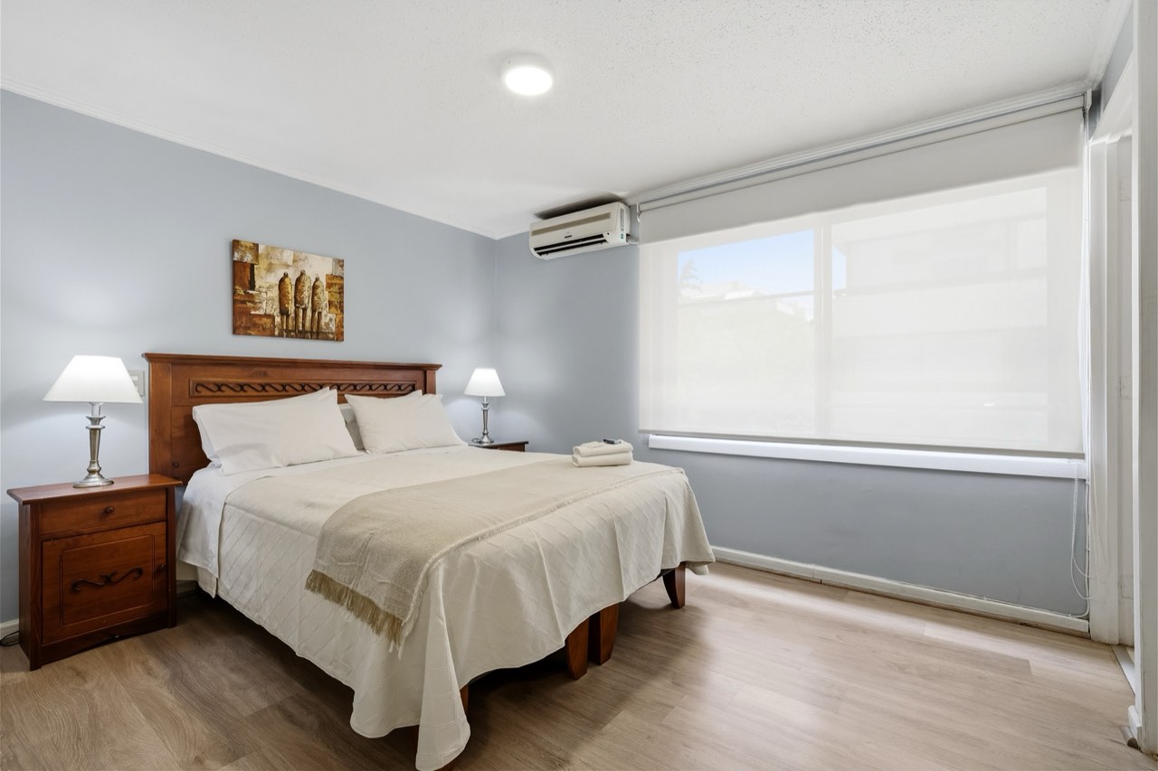 Dormitorio principal con aire acondicionado - Suite 405 Suites Vitacura